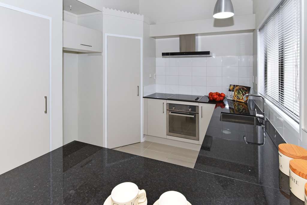 2/31A Watson Place photo 6