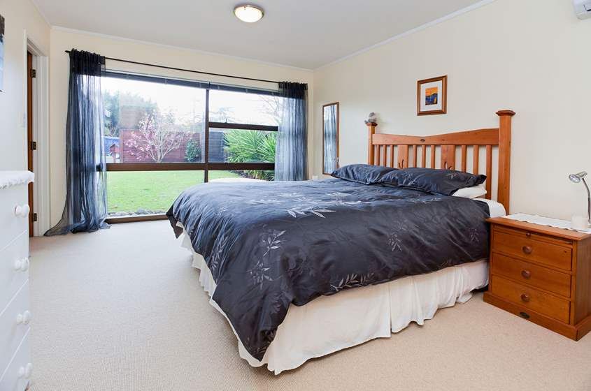 28 Charles Dickens Drive, Mellons Bay, Manukau City