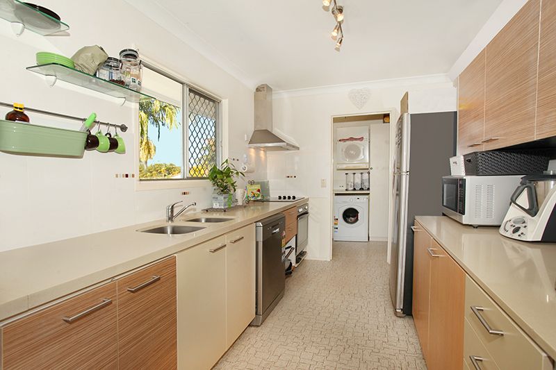 11 Pontee Parade, ALEXANDRA HEADLAND, QLD 4572