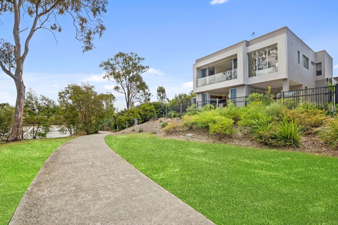 8 Cape Martin Lane, Varsity Lakes QLD 4227