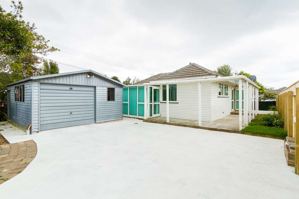 353 Stokes Valley Road photo 1