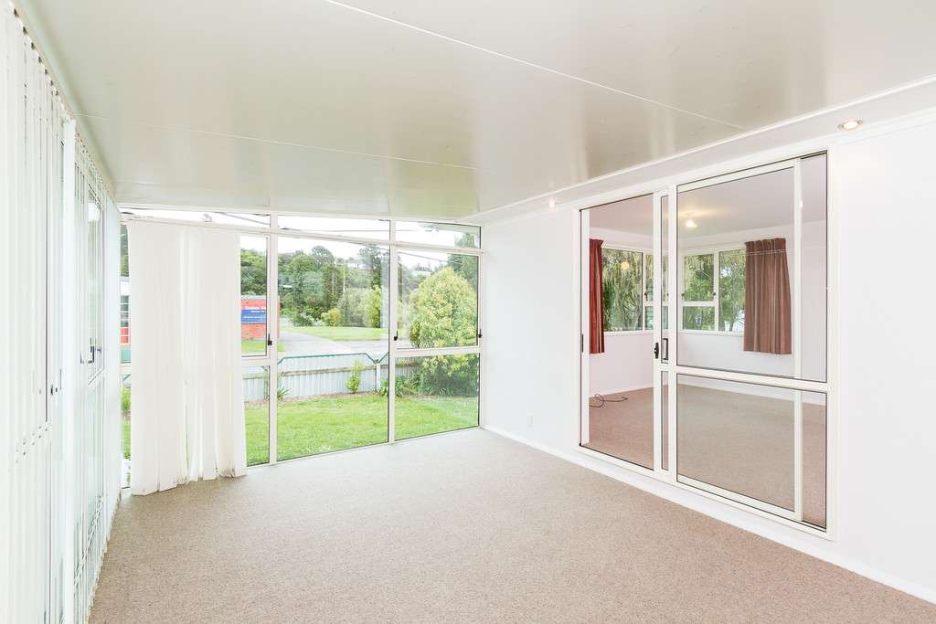 353 Stokes Valley Road photo 2