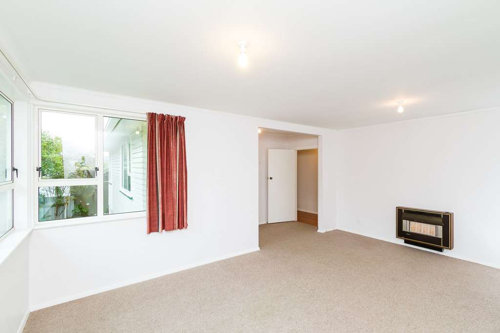 353 Stokes Valley Road photo 4