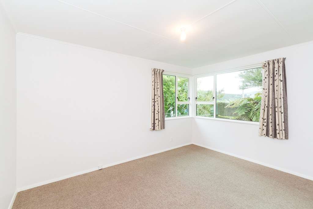 353 Stokes Valley Road photo 6