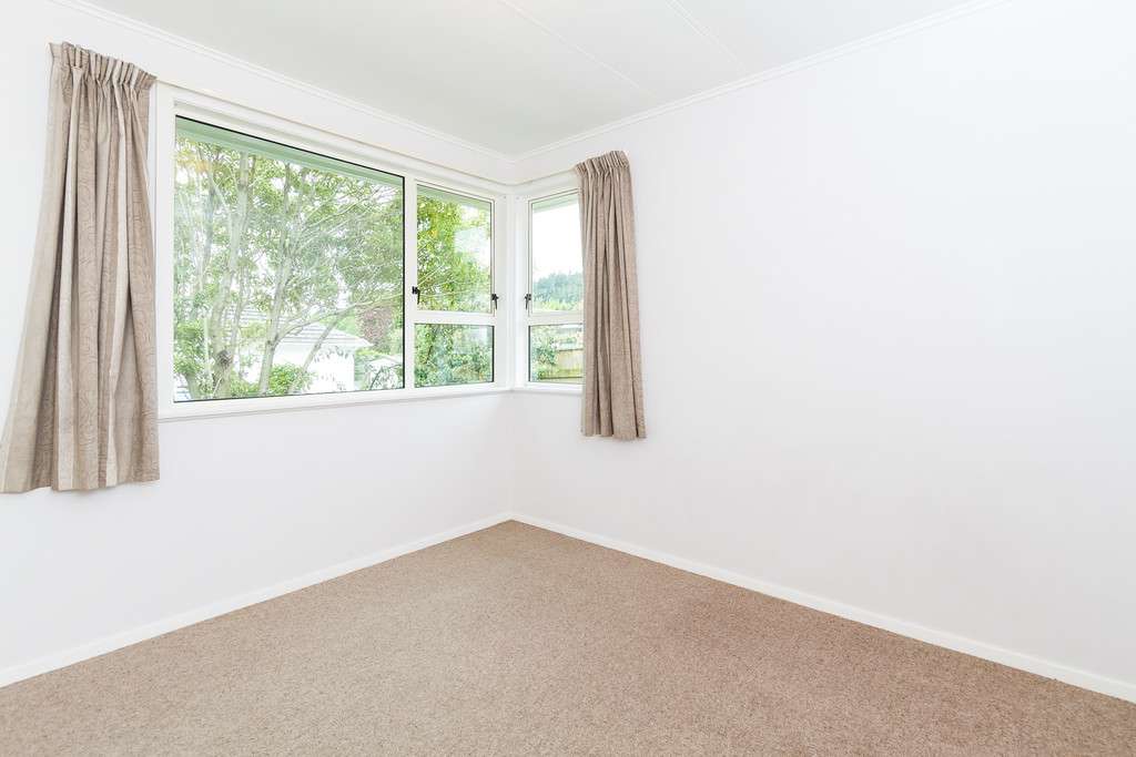 353 Stokes Valley Road photo 8