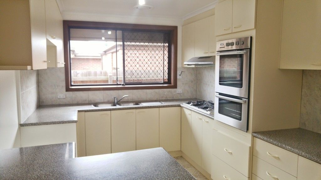 112 Redleap Avenue, Mill Park, VIC 3082