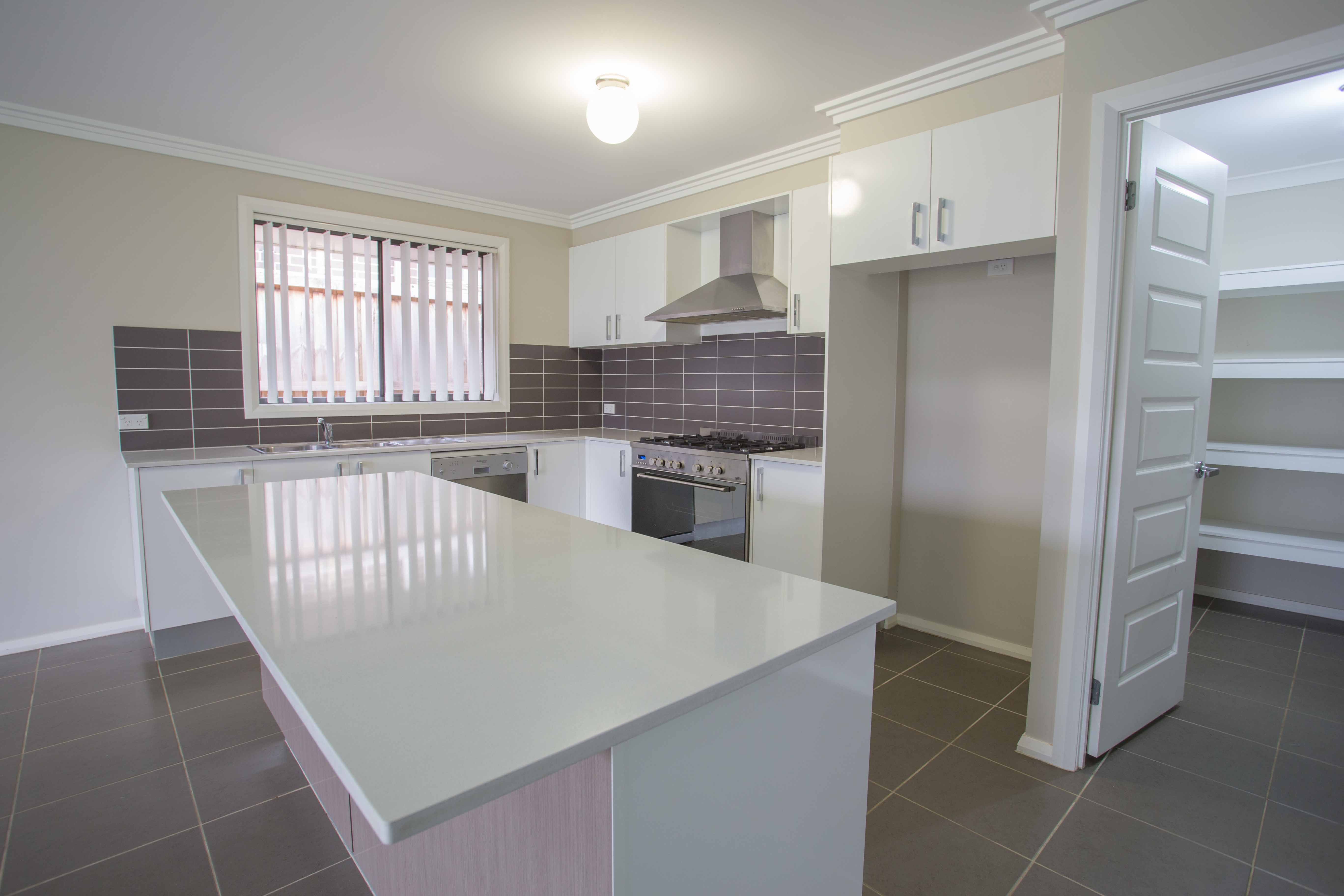 Elderslie, NSW 2570