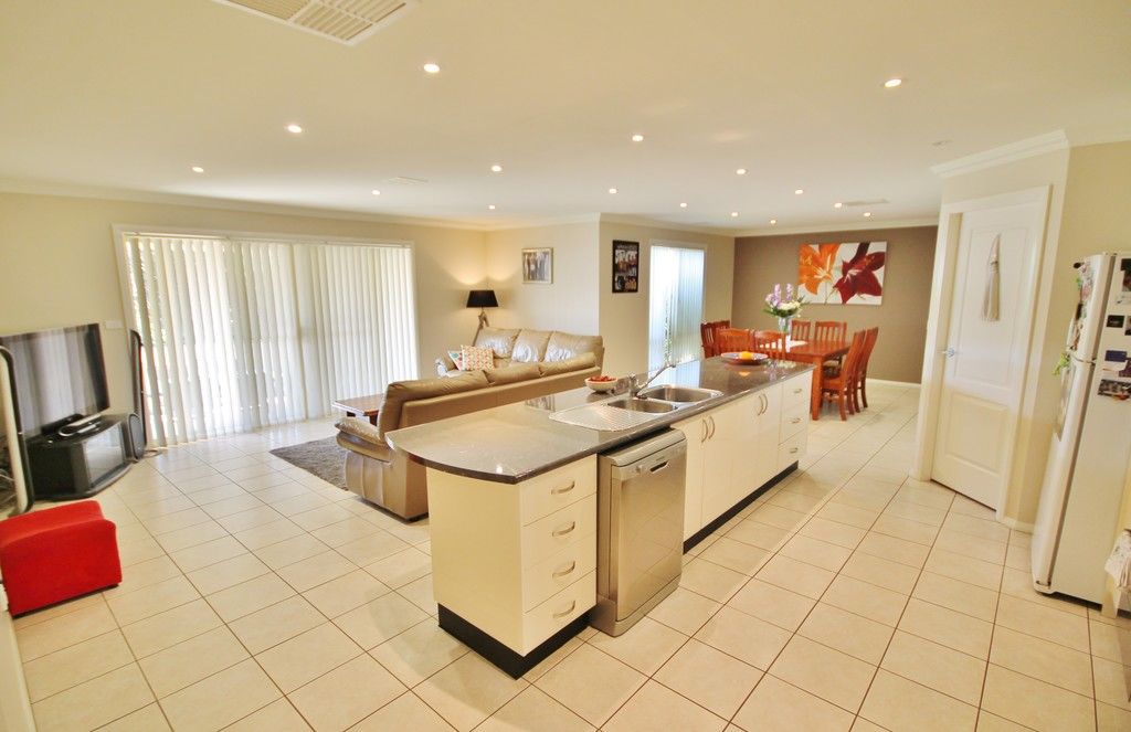 6 Hayden Place, Young, NSW 2594