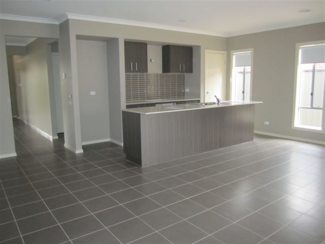 2 Woodford Avenue, Craigieburn, VIC 3064