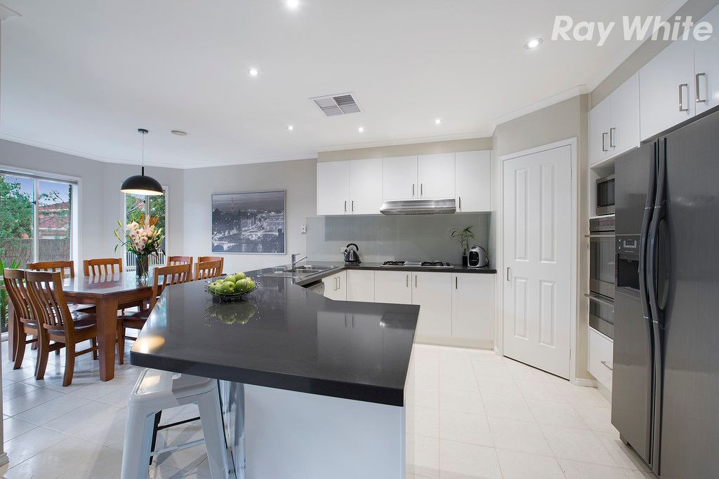 11 Manhatten Terrace, Rowville, VIC 3178