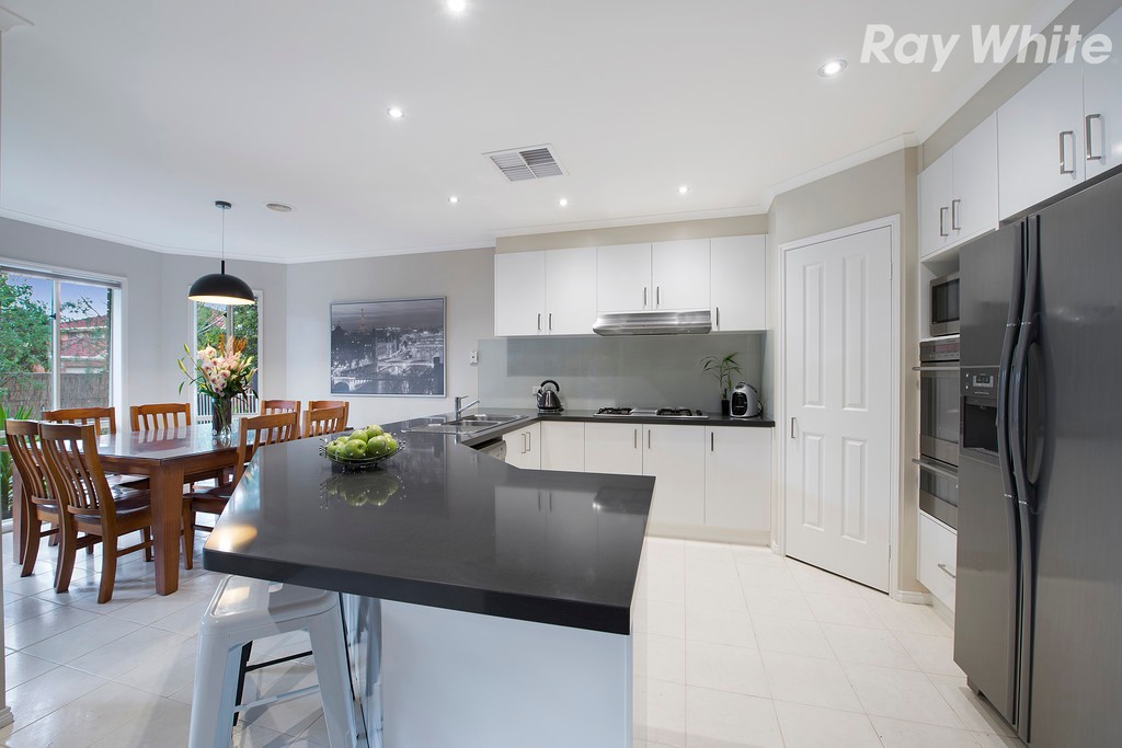 11 Manhatten Terrace, Rowville, VIC 3178