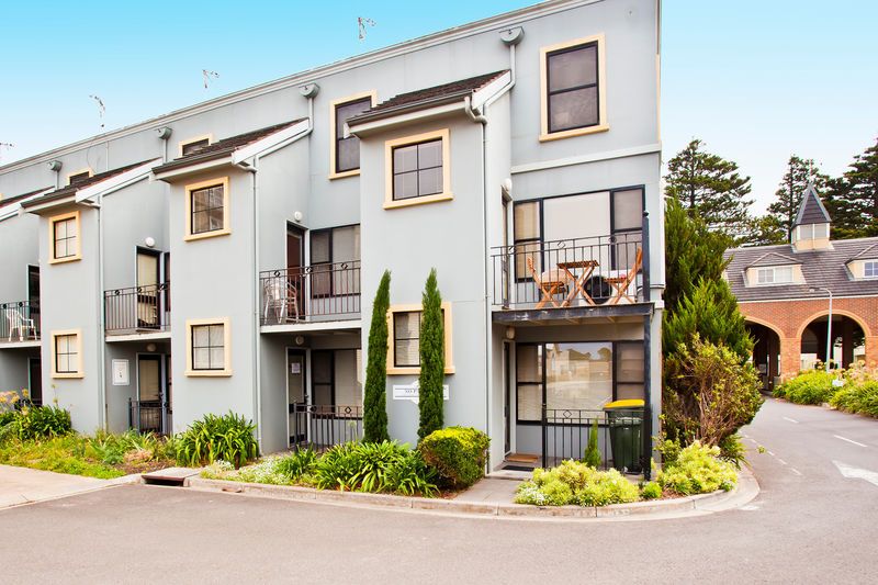 2 Harbour Mews, WARRNAMBOOL, VIC 3280