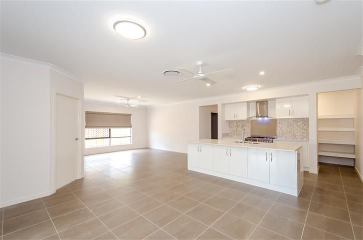 8 Winpara Drive, Kirkwood, QLD 4680