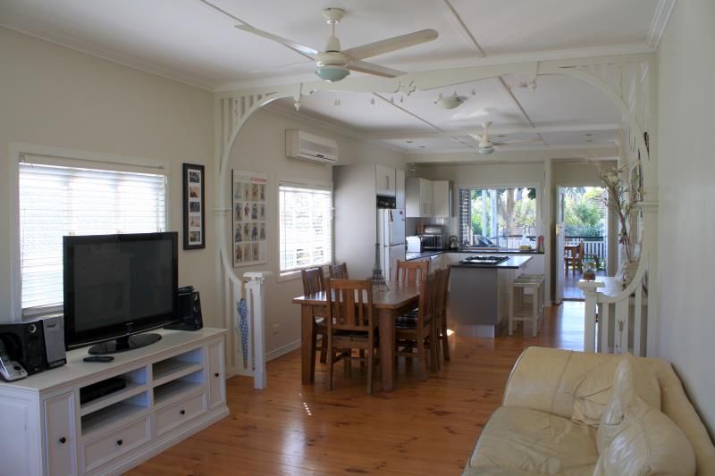 37 Boronia Avenue, Holland Park West, QLD 4121