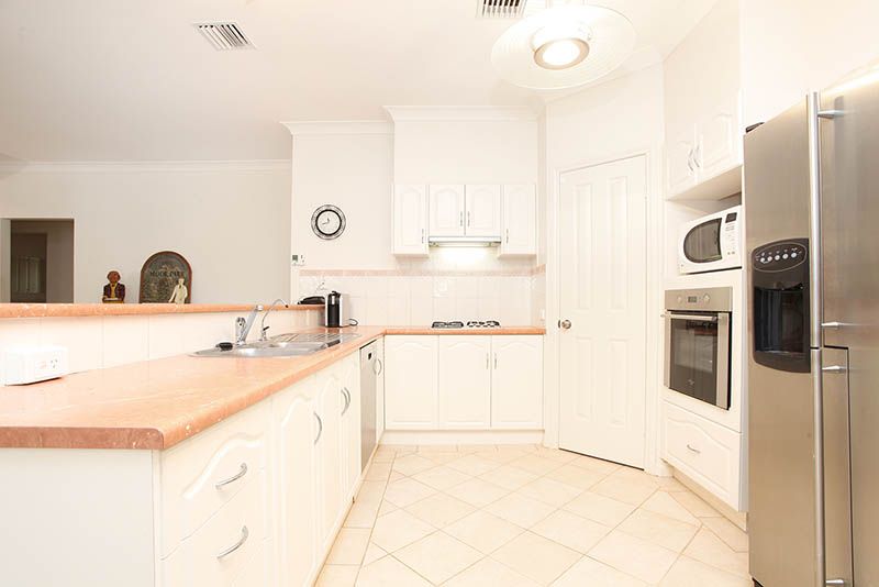 9 Quantock Crescent, Craigmore, SA 5114