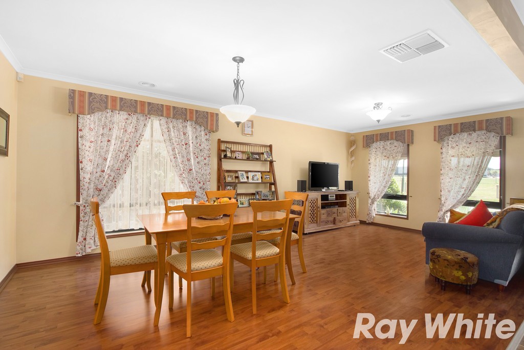 8 Catherine Place, Pakenham, VIC 3810