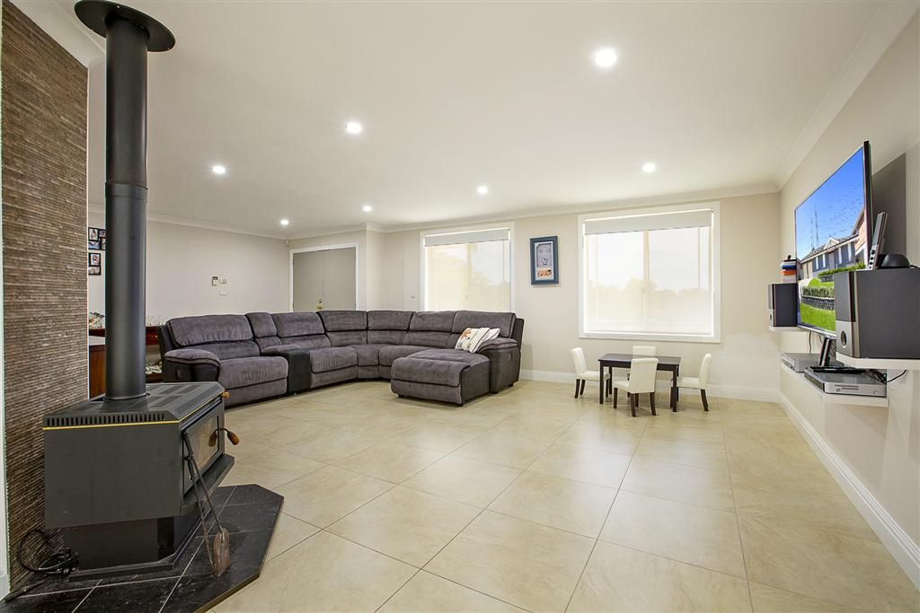 18 Yellowgum Close, Glenmore Park, NSW 2745
