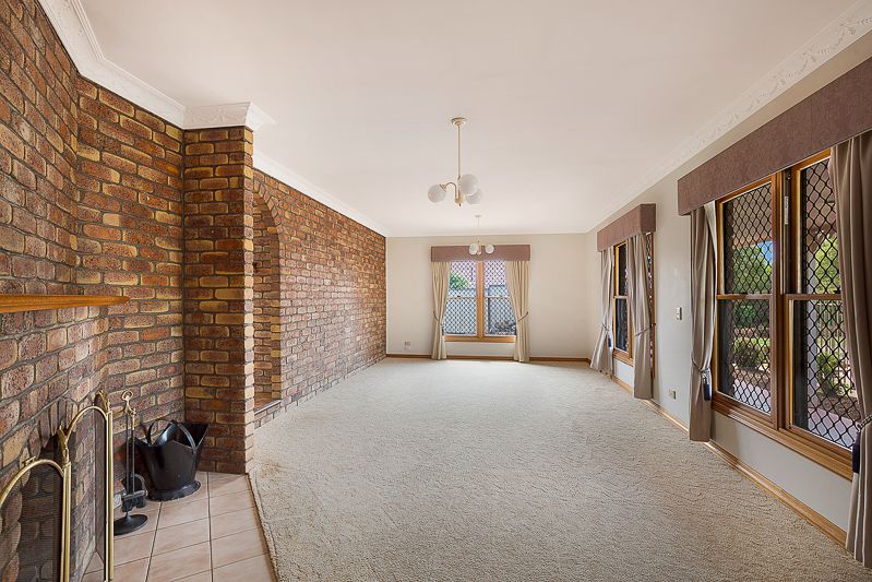 9 Lorna Court, Centenary Heights, QLD 4350