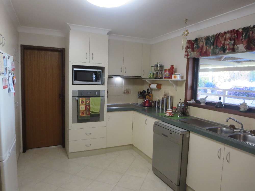 303 Desmond Street, Lavington, NSW 2641