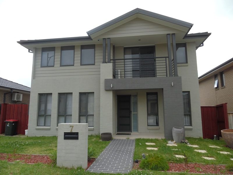 7 McIntyre Circuit, Middleton Grange NSW 2171