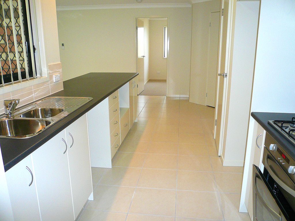 Flinders View, QLD 4305