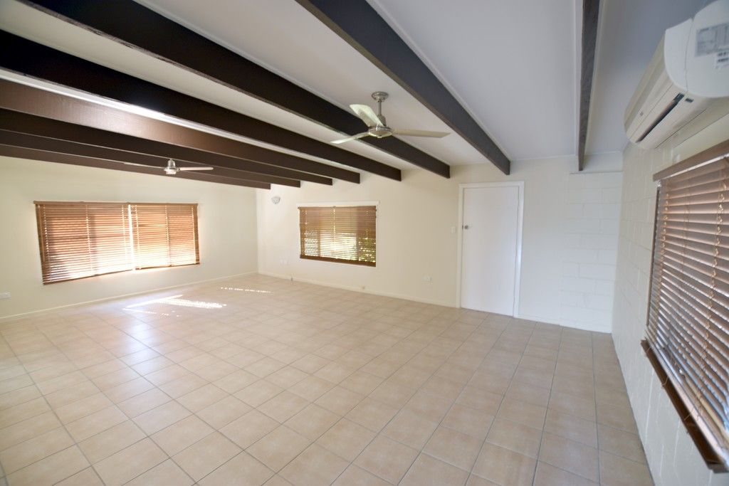 8 Warren Street, West Gladstone, QLD 4680