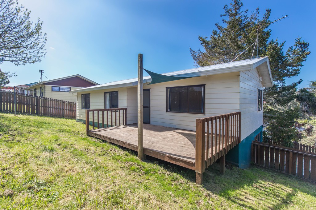 24B Chislehurst Street, Henderson, Waitakere City