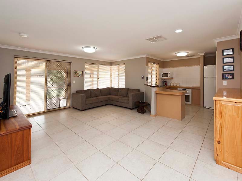 4 Caracas Close, Safety Bay, WA 6169