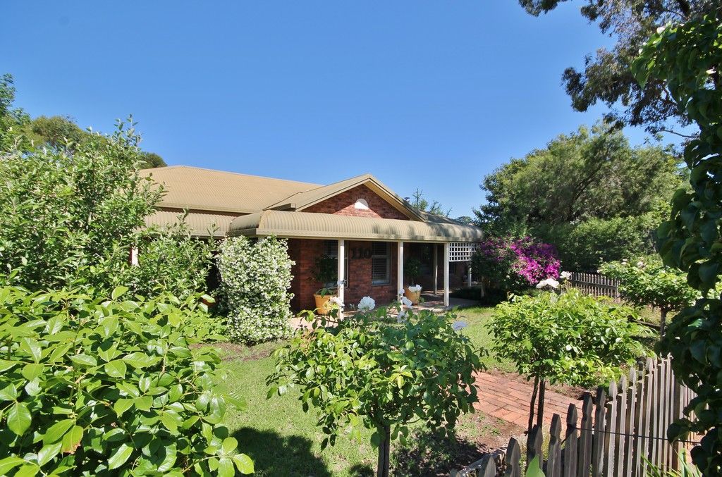 110 Blackett Avenue, Young, NSW 2594