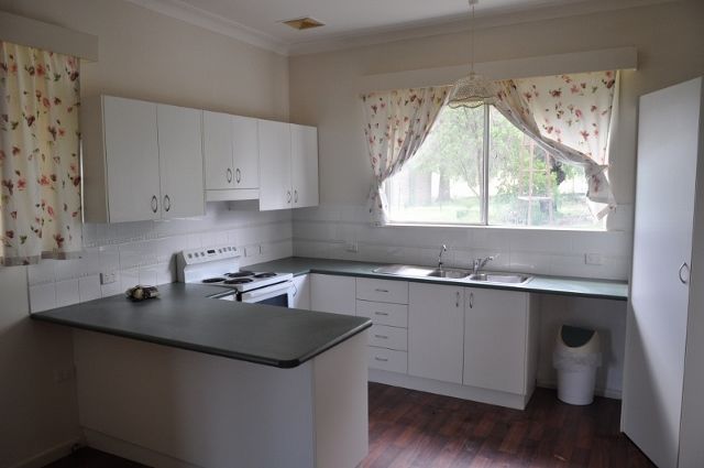 . "Throndale" Escort Way, Eugowra, NSW 2806