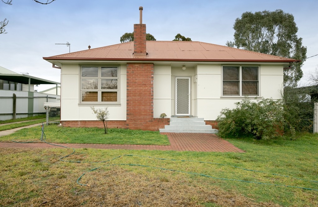 4 Fernleigh Road, Mount Austin, NSW 2650