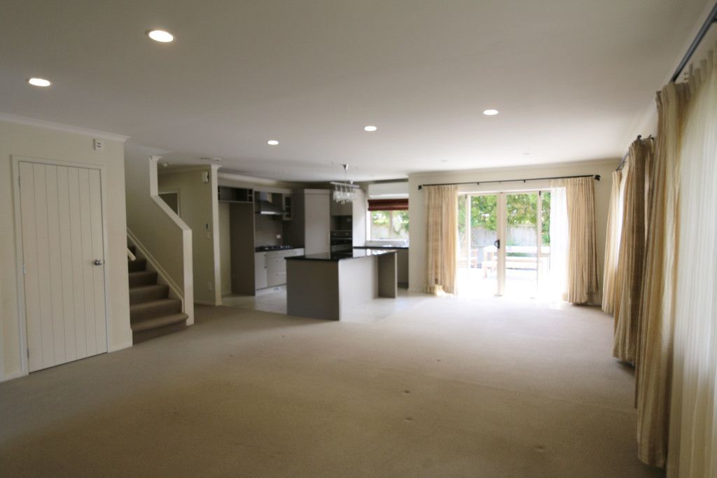 60 Salford Crescent, Flat Bush, Manukau City