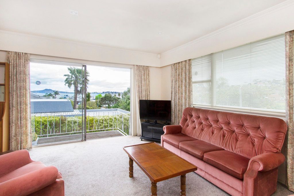 2/2 Poseidon Place, Half Moon Bay, Manukau City