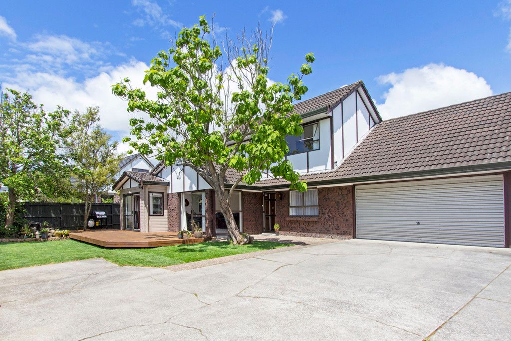 18 Galloway Crescent, Farm Cove, Manukau City