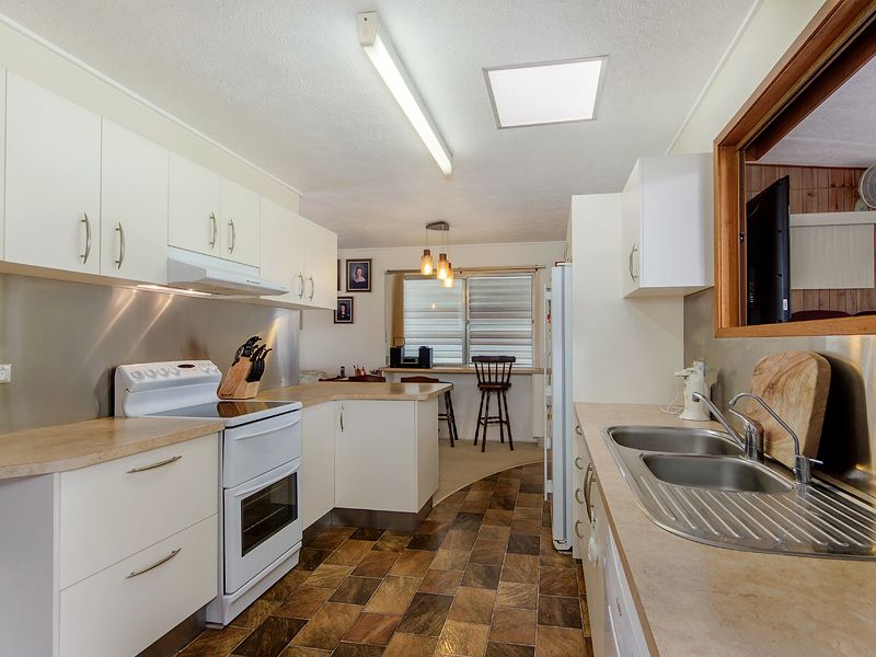 73 Kindra Avenue, Southport, QLD 4215