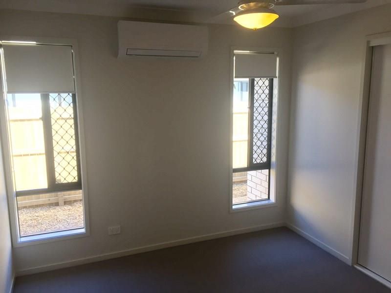 2/11 Essington Mews, Leichhardt, QLD 4305