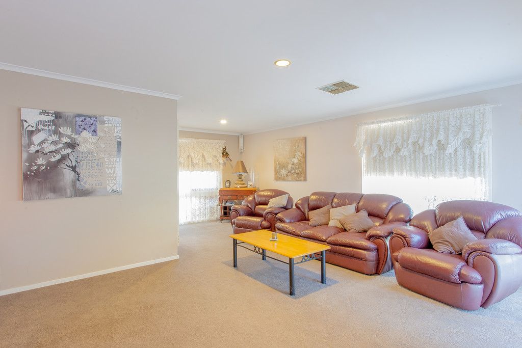 13 Peart Court, Brookfield, VIC 3338