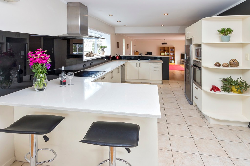 8 Oliver Twist Avenue, Mellons Bay, Manukau City