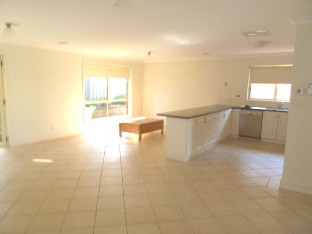 1/2 Madin Place, Wagga Wagga, NSW 2650