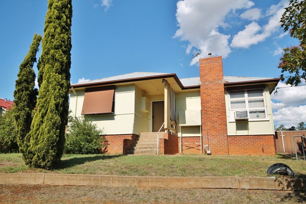 43 Blackett Avenue, Young, NSW 2594