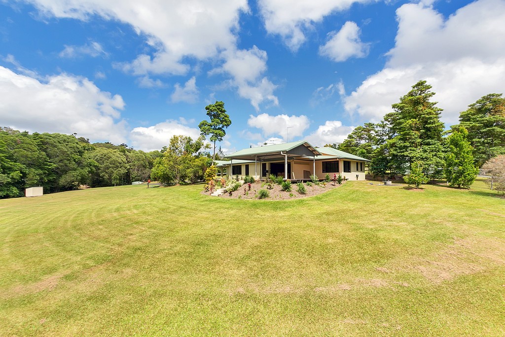 61 Stoney Creek Road, Speewah, QLD 4881