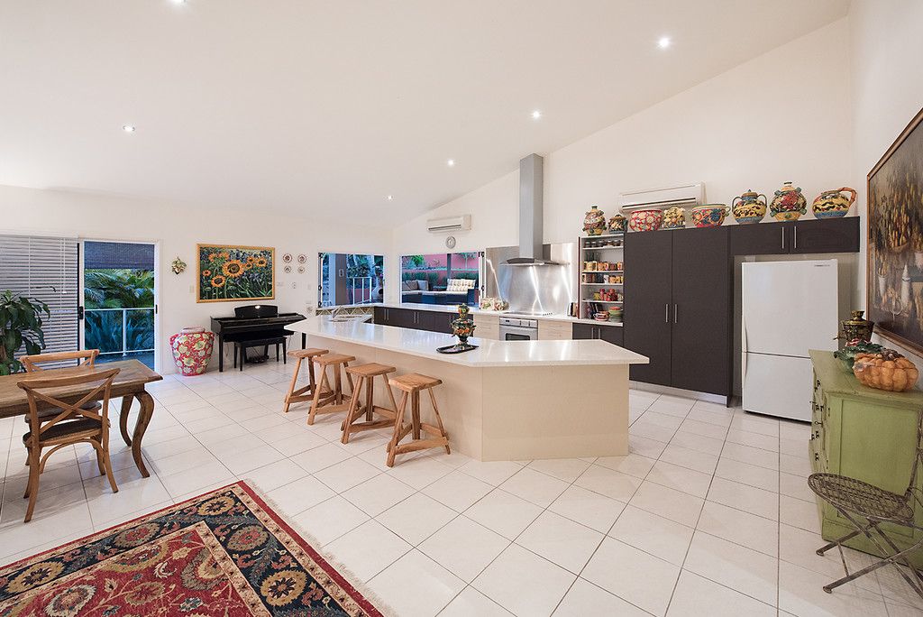 9 Hillside Court, Little Mountain, QLD 4551