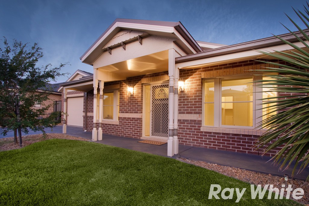 23 Carey Crescent, Pakenham, VIC 3810