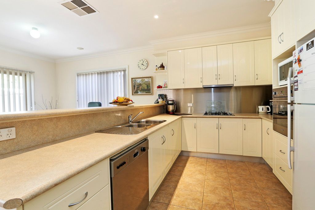 16 Maria Court, Lara, VIC 3212