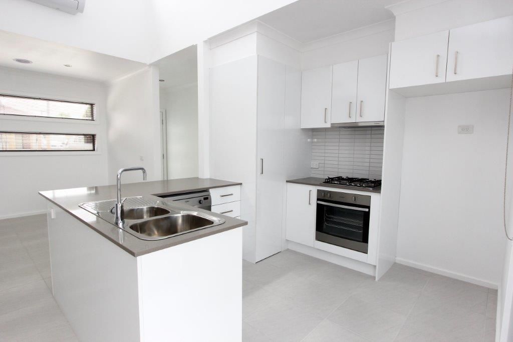 2/79 Laura Avenue, Belmont, VIC 3216