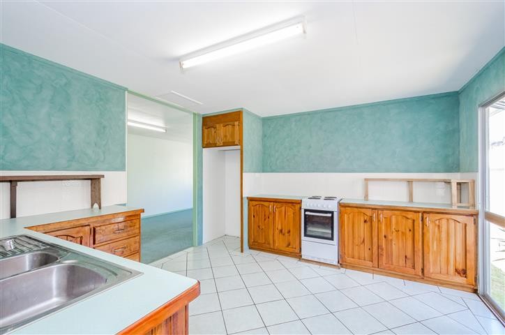 12 Paterson Street, West Gladstone, QLD 4680