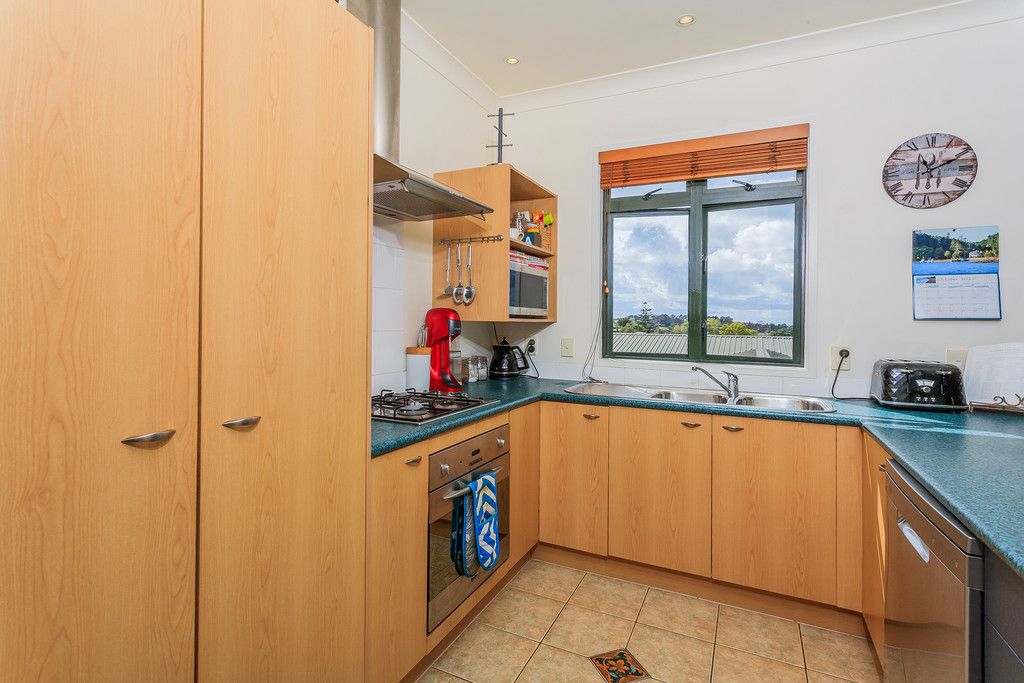 16/69 Target Road, Totaravale, North Shore City