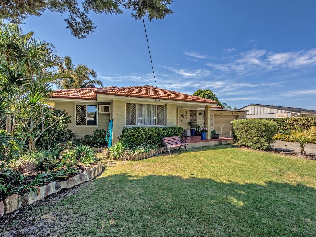 6 Stoke Court, Girrawheen, WA 6064