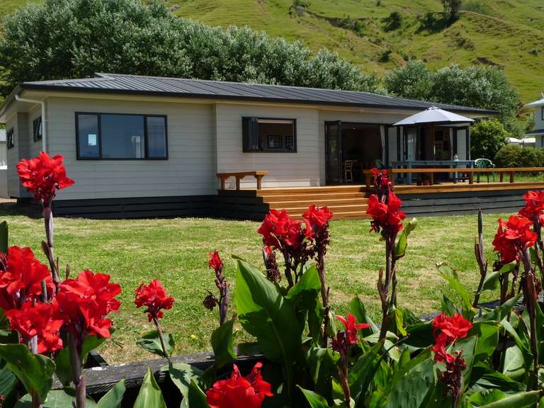 83 Beach Road, Tokomaru Bay, Gisborne District Real Estate Ray