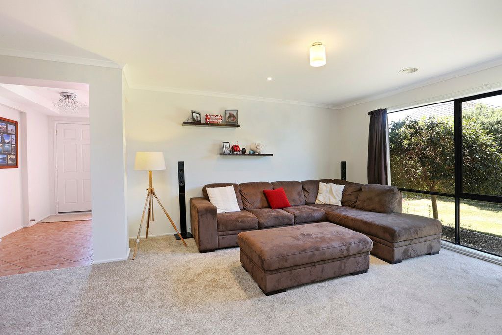 35 Greenleaf Drive, LARA, VIC 3212